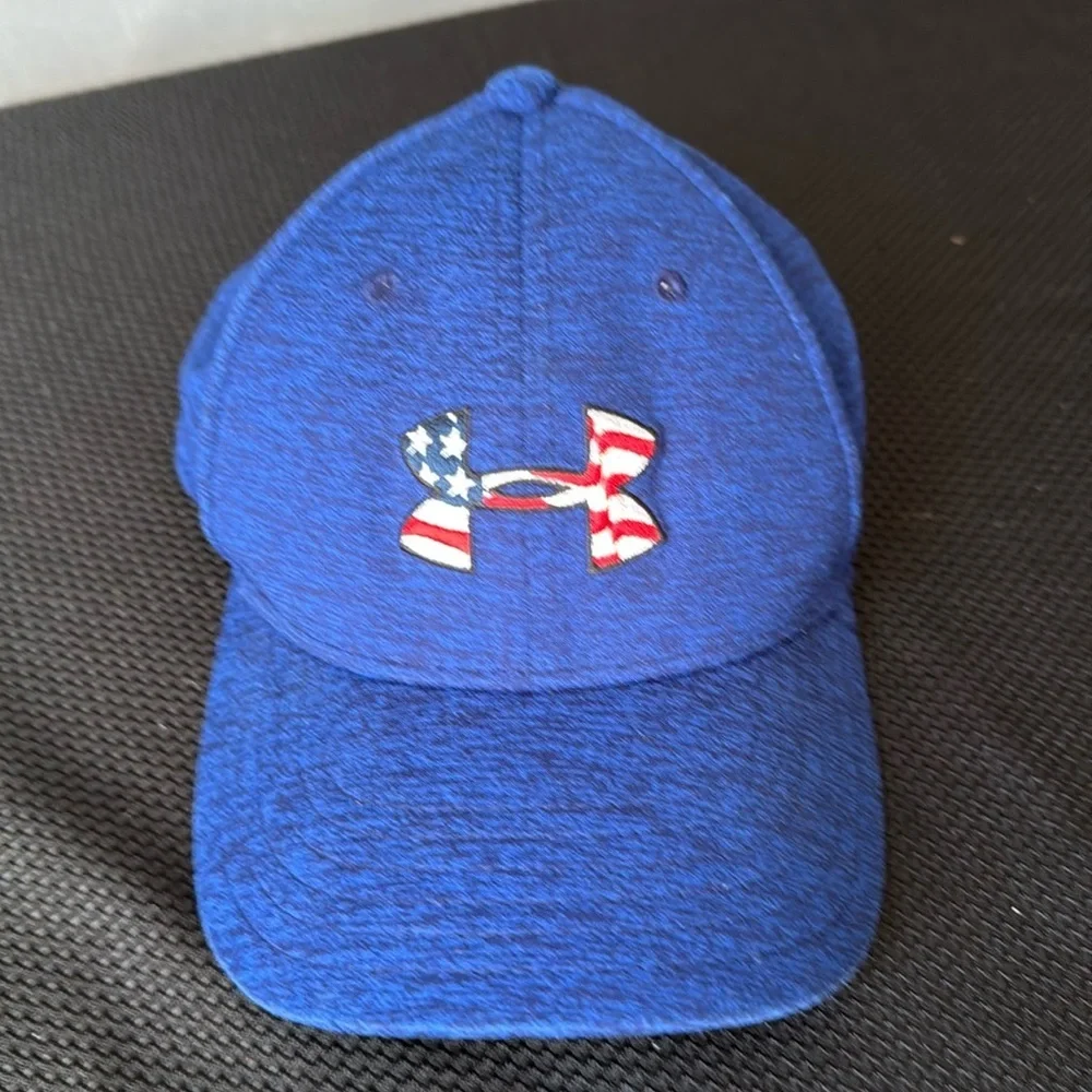 Under Armour hat, size youth, or men small